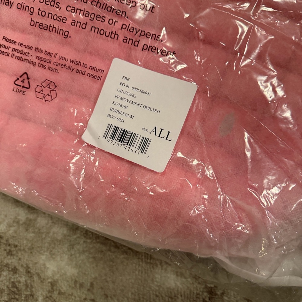 ⭐️NWT Free People Carry All Quilted Tote in Bubble Gum Pink⭐️ - Picture 5 of 5